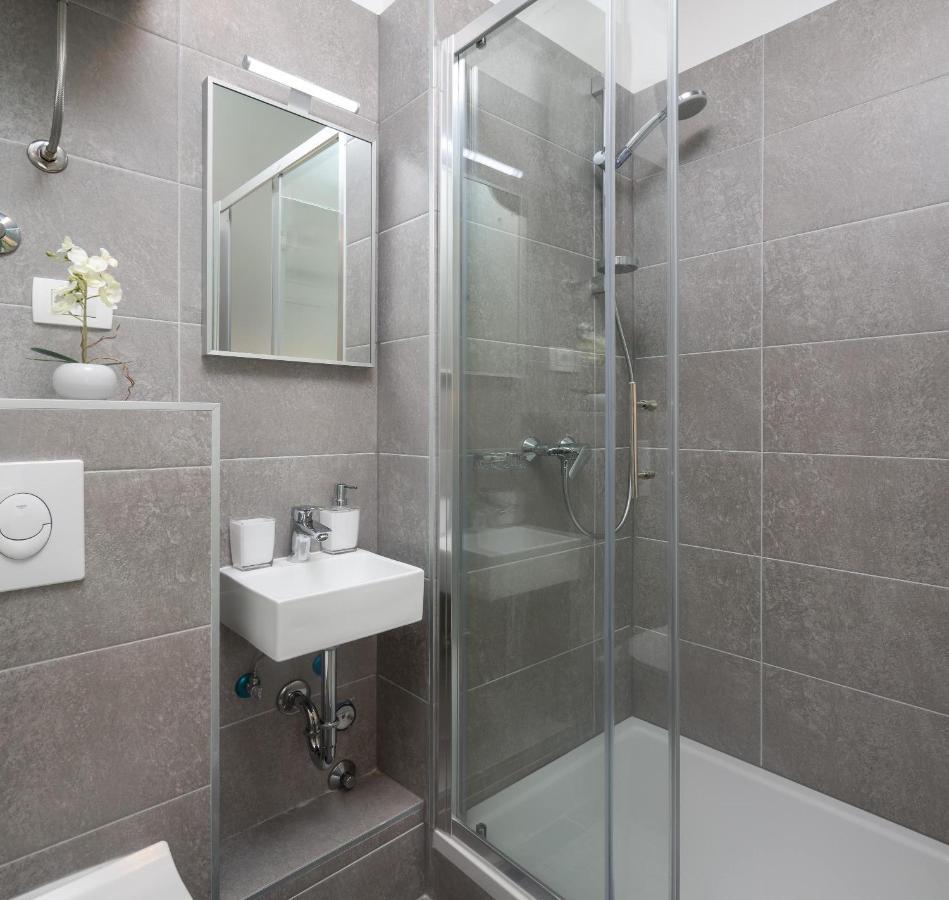 Luxury Studios & Rooms Seven Split Exterior photo