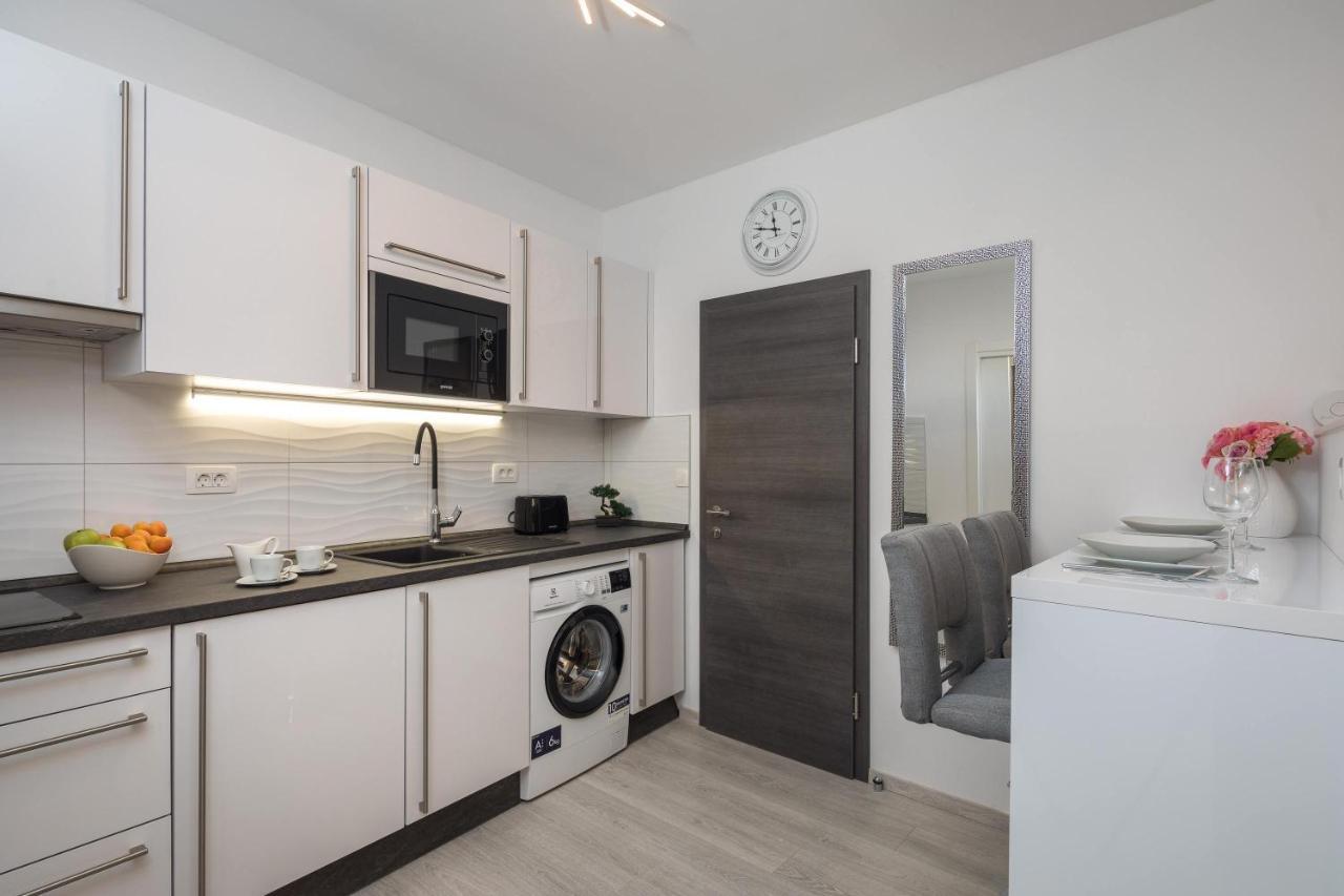 Luxury Studios & Rooms Seven Split Exterior photo