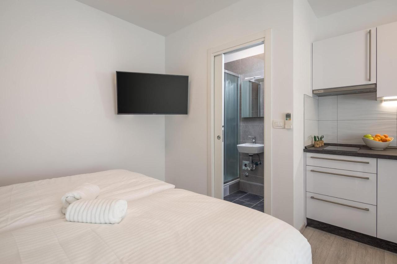 Luxury Studios & Rooms Seven Split Exterior photo